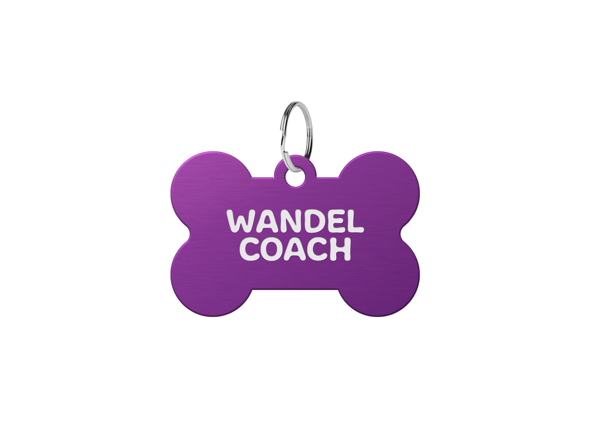 Paarse hondenpenning in de vorm van een botje, met erop de tekst 'Wandelcoach' in het wit.